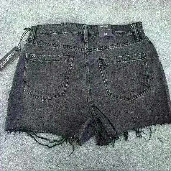 NWT Blanknyc The Reeve Distressed High Rise Ribcage Short Black Women's Size 27 - Picture 9 of 12
